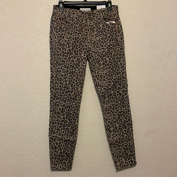 Knox Rose Pants - Knox Rose mid rise ankle skinny leopard w/ stretch.